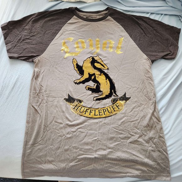 Universal Studios Harry Potter Hufflepuff Tee - Picture 1 of 3